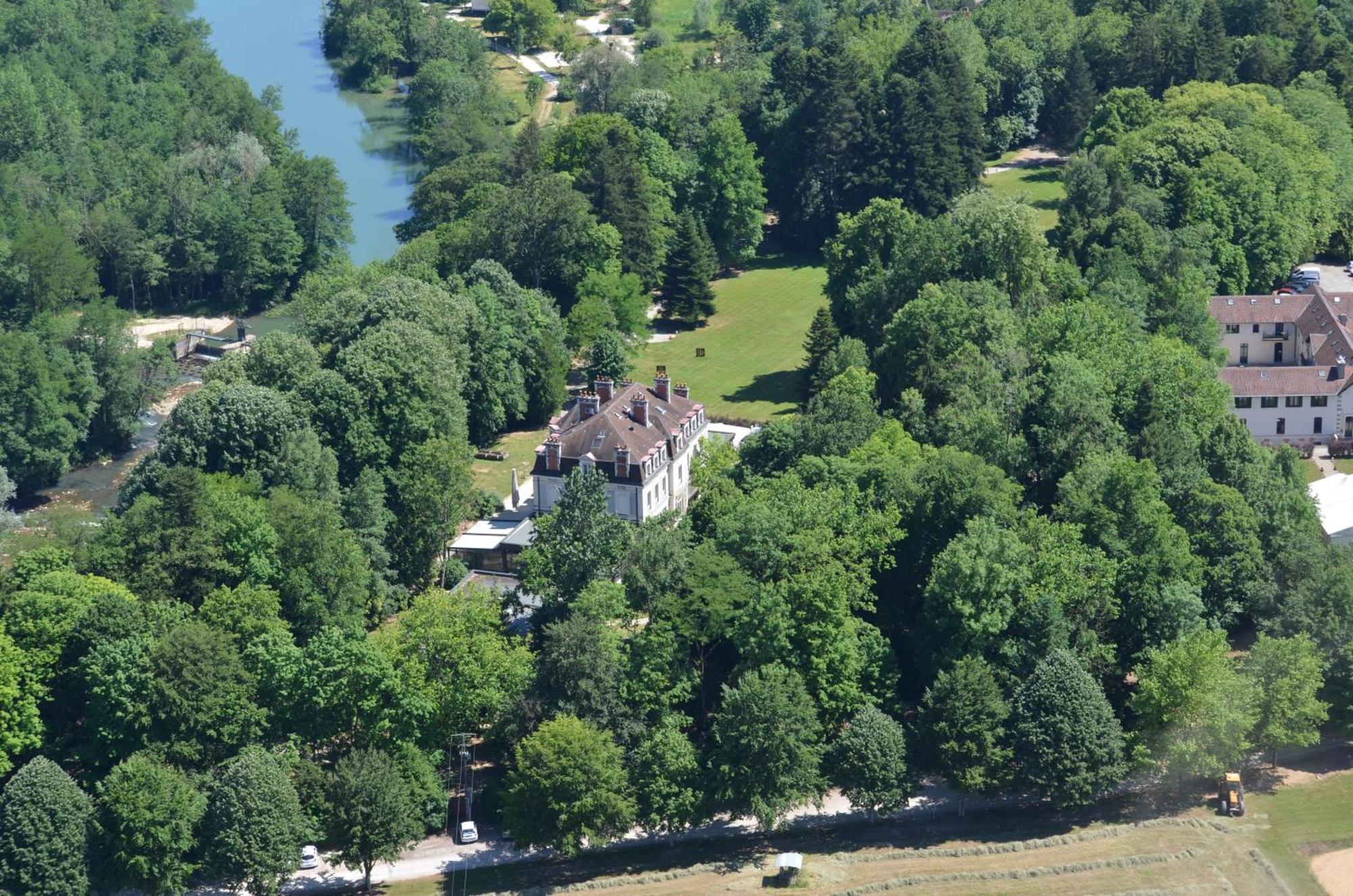 Hotel Chateau De La Dame Blanche - Logis Geneuille Exterior foto