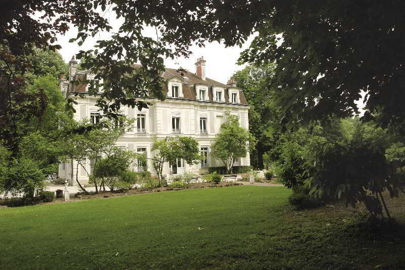 Hotel Chateau De La Dame Blanche - Logis Geneuille Exterior foto